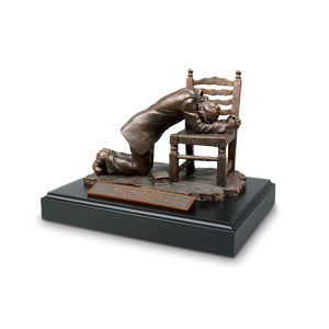 Sculpture-Devoted-Praying Couple