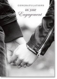 Engagement : Couples hands